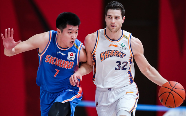 包含连胜势头难挡！拳击豪取十连胜的词条