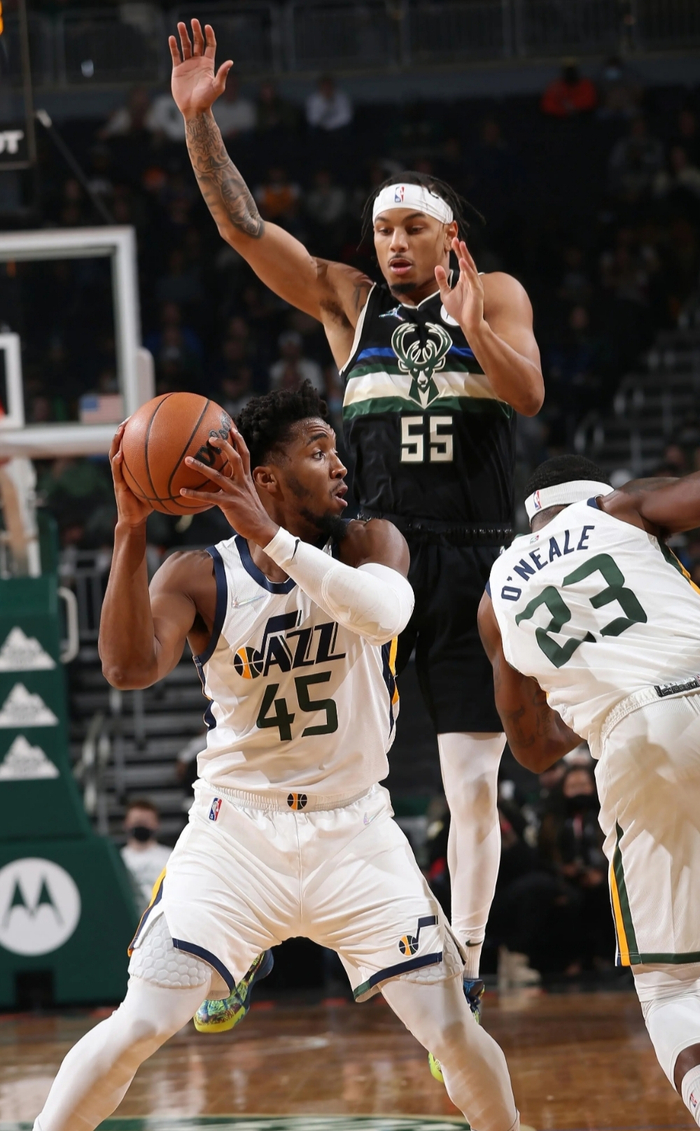 爵士力克天津队，字母哥关键制胜