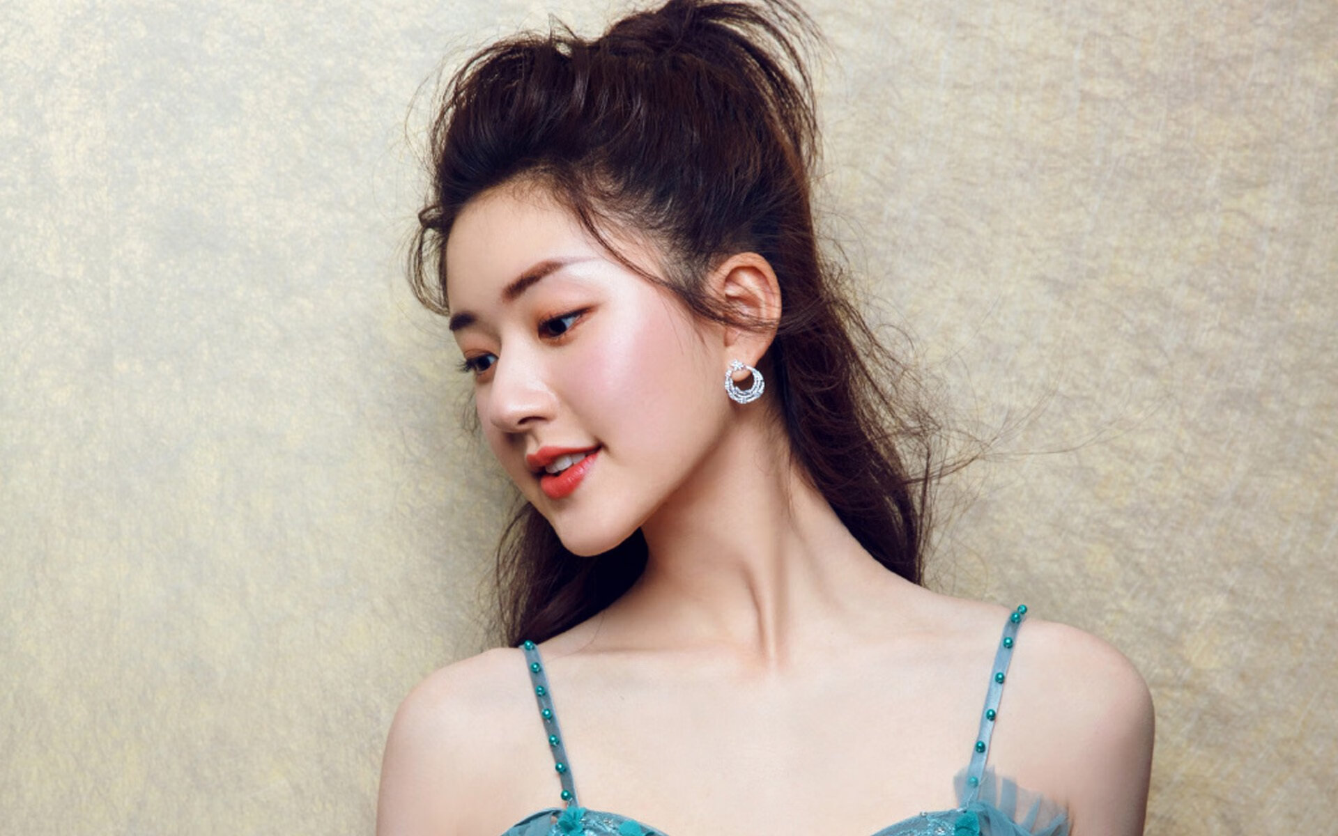 欧冠皇马用经验磨锋利刃,英超马丁内利以锐气刻下印记—两种胜利诠释绿茵场的永恒魅力