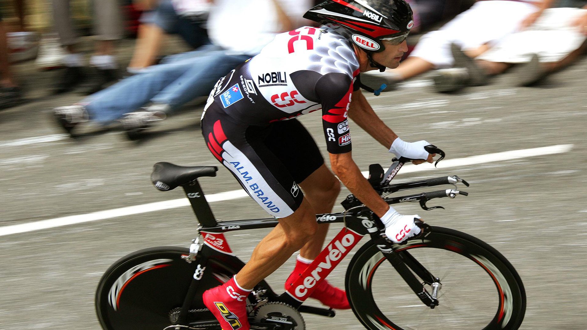 白发传奇舞动巅峰之夜，当时间在绿茵场上驻足致敬